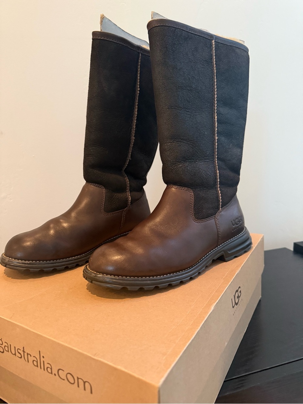 UGG Australia Brooks Tall 5490 Brown Leather Shearling Boots – Size 9